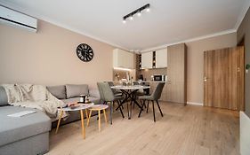 Comfy Luxury Center Apartment